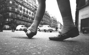 Jean-Louis-Swiners.-La-petite-fille-de-la-rue-Soufflot-(Paris-vu-par-un-chien,-1962)